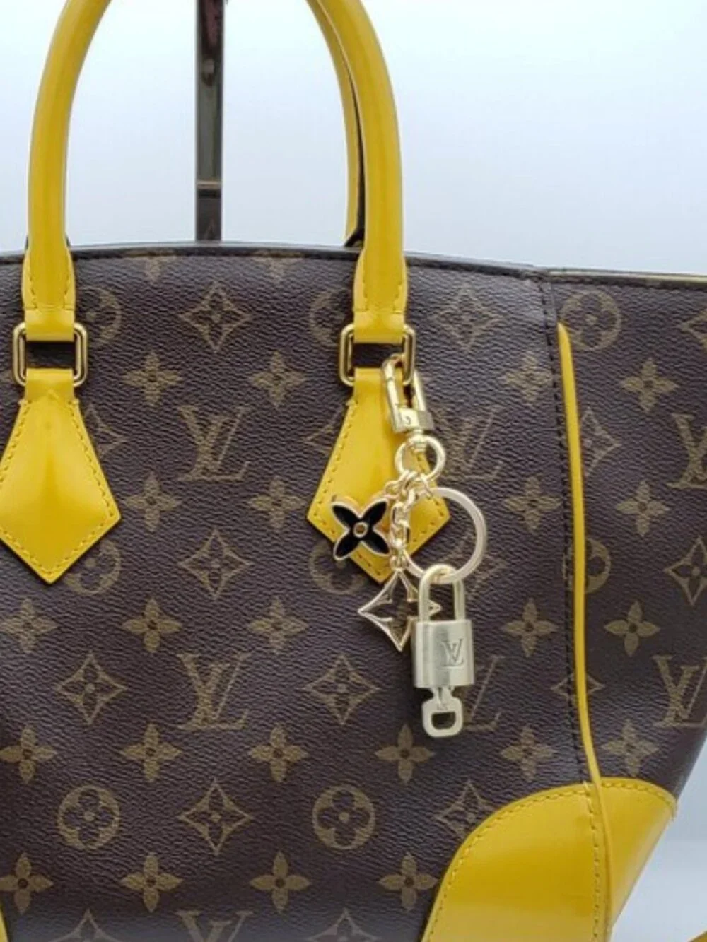 Louis Vuitton Authentic Gold Padlock 🔑 Key +Stylish Unbranded Flower Bag Charm